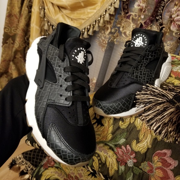 Nike Shoes - Nike Air Huarache Run Premium Women's Shoes